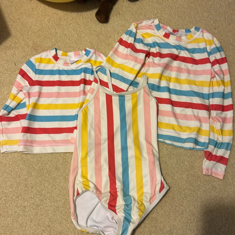 2 rash guards and a swimsuit Hanna Andersson
